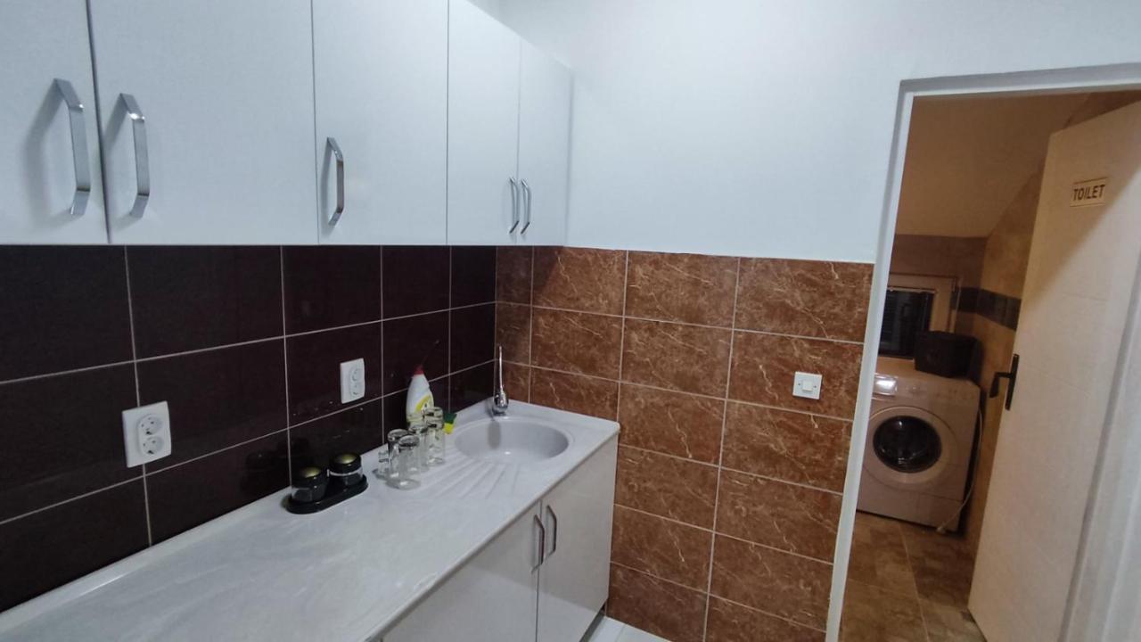 Apartmani Mladenovic Kijevo Exterior photo